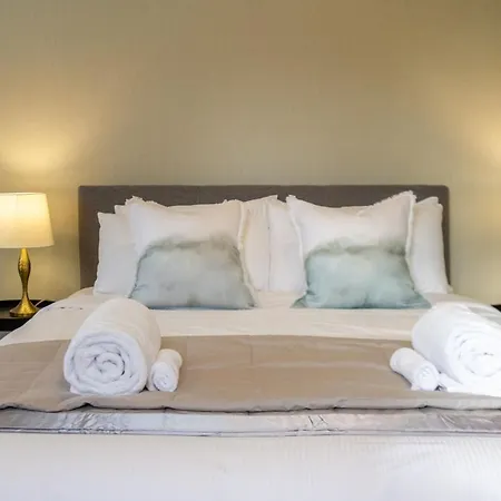 Luxury Escape For 2, Single Level Studio, Papanui